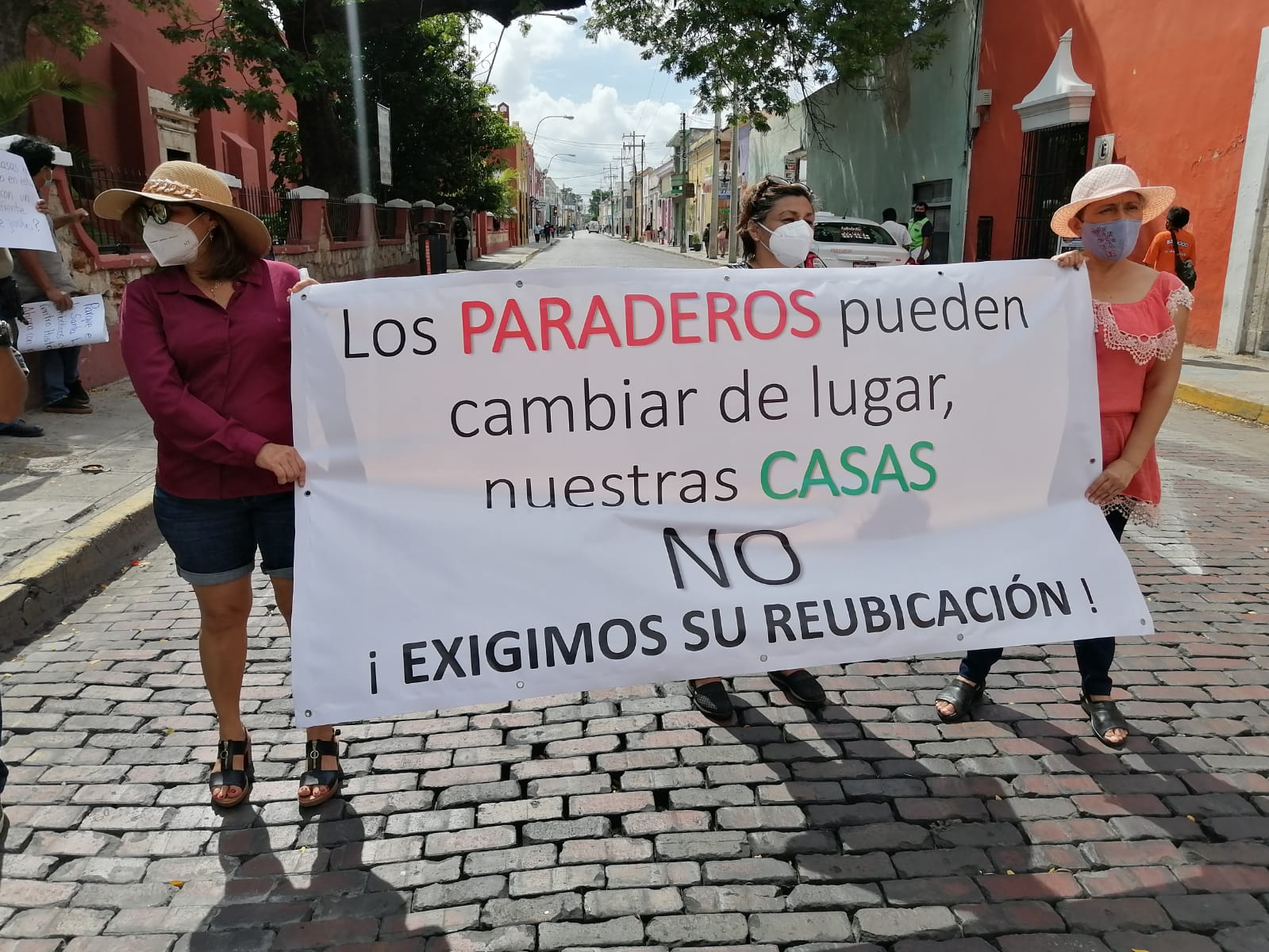 Vecinos del barrio de Santa Lucía piden reubicar paraderos